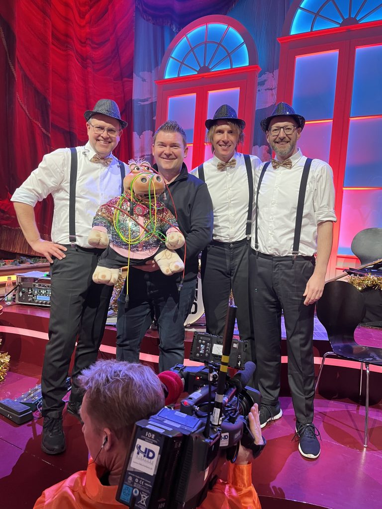 Die Dreimannband mit Sebastian Reich und Nilpferddame Amanda.